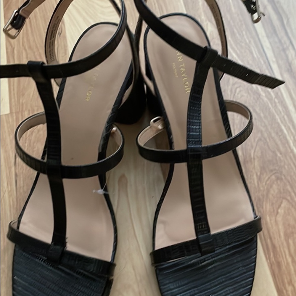 Ann Taylor Block heels in Black (size 7.5/7) Wore it once